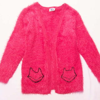 Červený chlupatý cardigan
